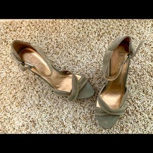 BCBG wedge